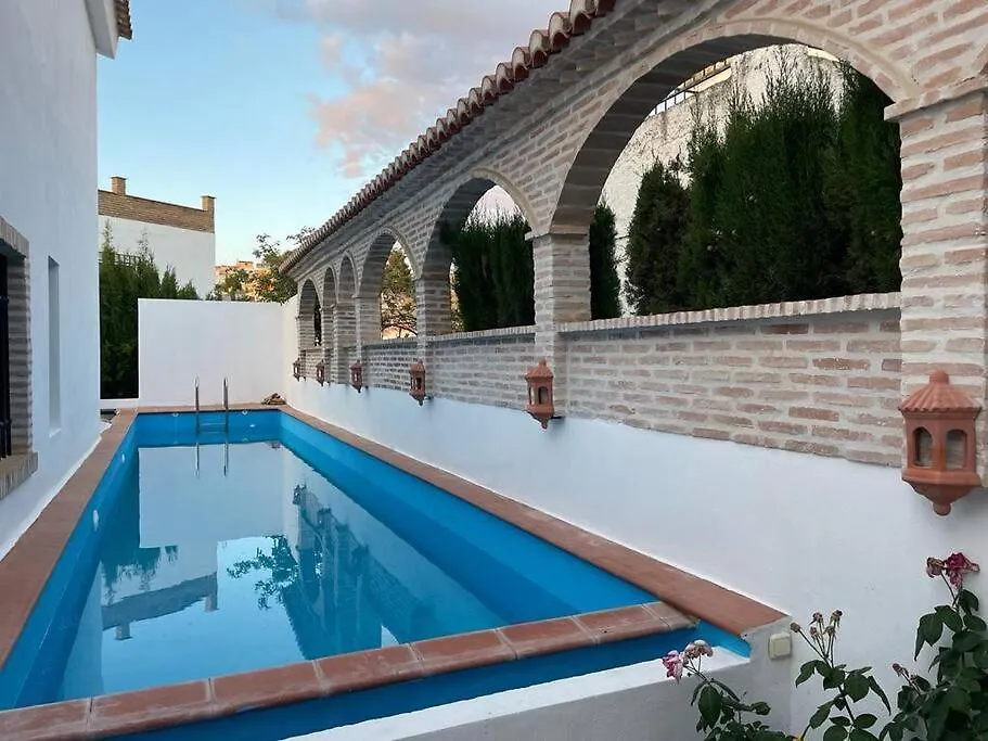 - Preciosa Casa Con Piscina - Cerca Del Centro contacts